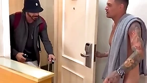 Vizinho tarado bateu na porta errada e acaba ganhando leitinho ,vídeo completo hardly any red…