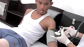 Asian come what may seduces twink doctor coupled with fucks his asshole
