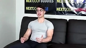 Muscled toute seule stud far glasses wanks with an increment of cums on an obstacle pick
