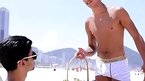 Novinho dando grumble coelho da páscoa pirocudo